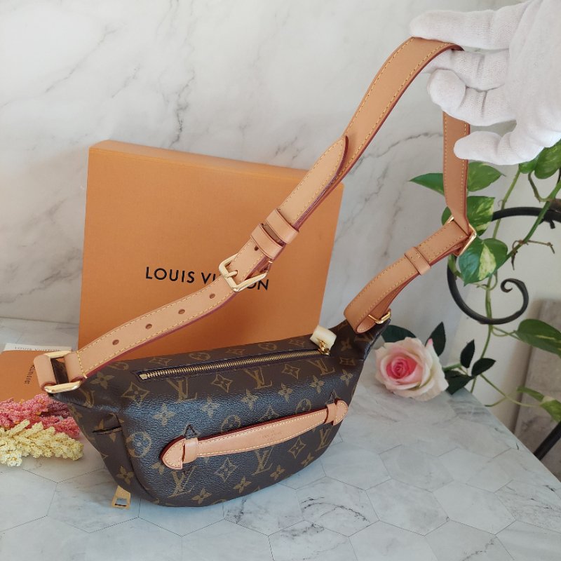 LV M43644 Bumbag🎀現品實拍 🎀 9.5成新Monogram老花字紋 腰包 斜背包 胸口包-66
