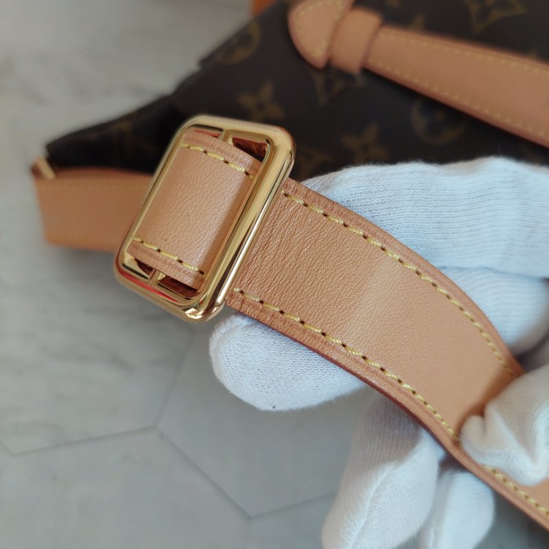 LV M43644 Bumbag🎀現品實拍 🎀 9.5成新Monogram老花字紋 腰包 斜背包 胸口包-85