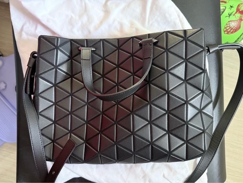 三宅一生 BAO BAO ISSEY MIYAKE TONNEAU MATTE 斜背包-0