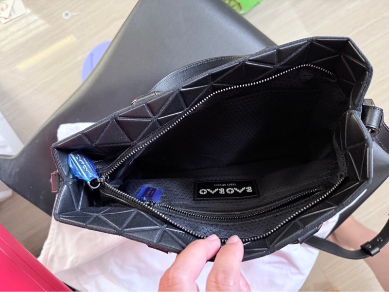 三宅一生 BAO BAO ISSEY MIYAKE TONNEAU MATTE 斜背包-4