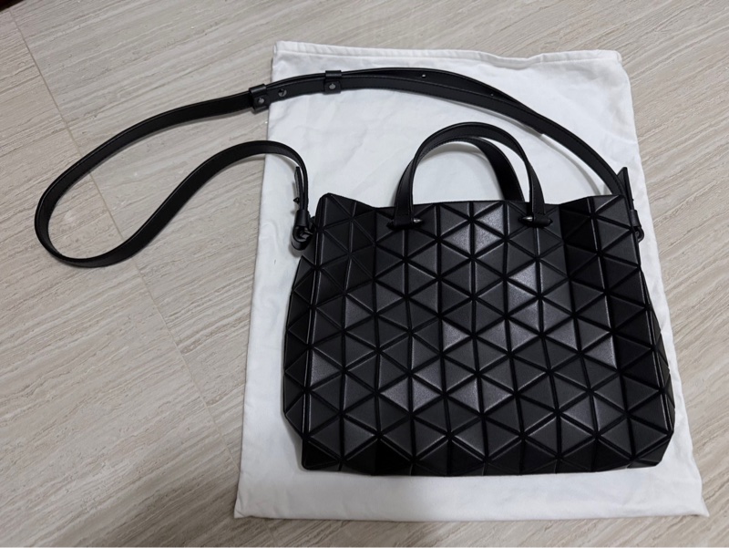 三宅一生 BAO BAO ISSEY MIYAKE TONNEAU MATTE 斜背包-3