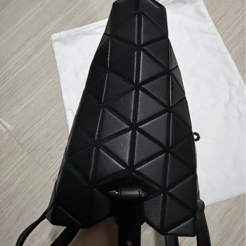 三宅一生 BAO BAO ISSEY MIYAKE TONNEAU MATTE 斜背包-6