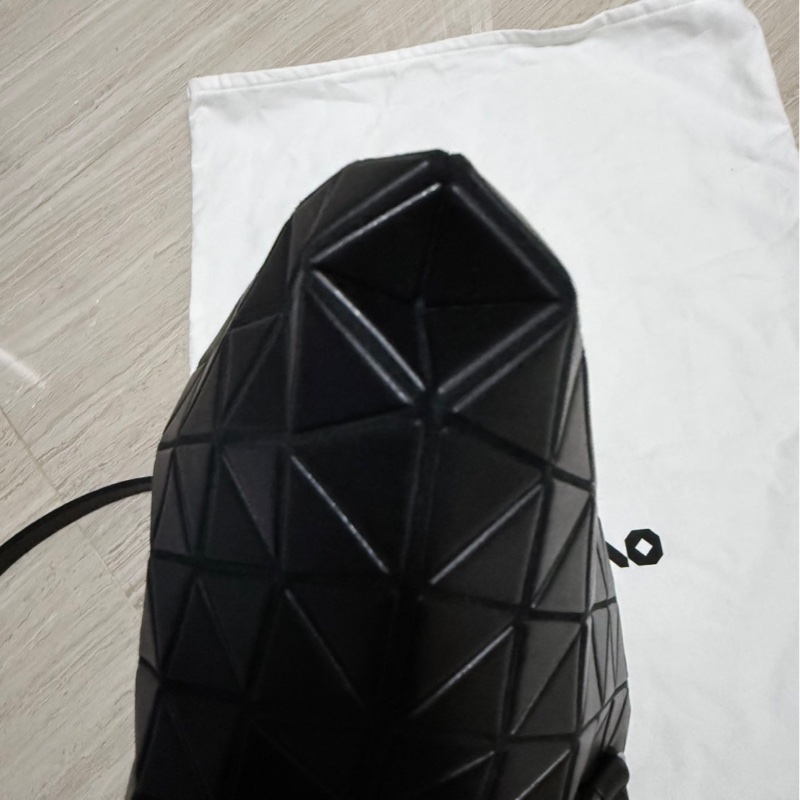 三宅一生 BAO BAO ISSEY MIYAKE TONNEAU MATTE 斜背包-9