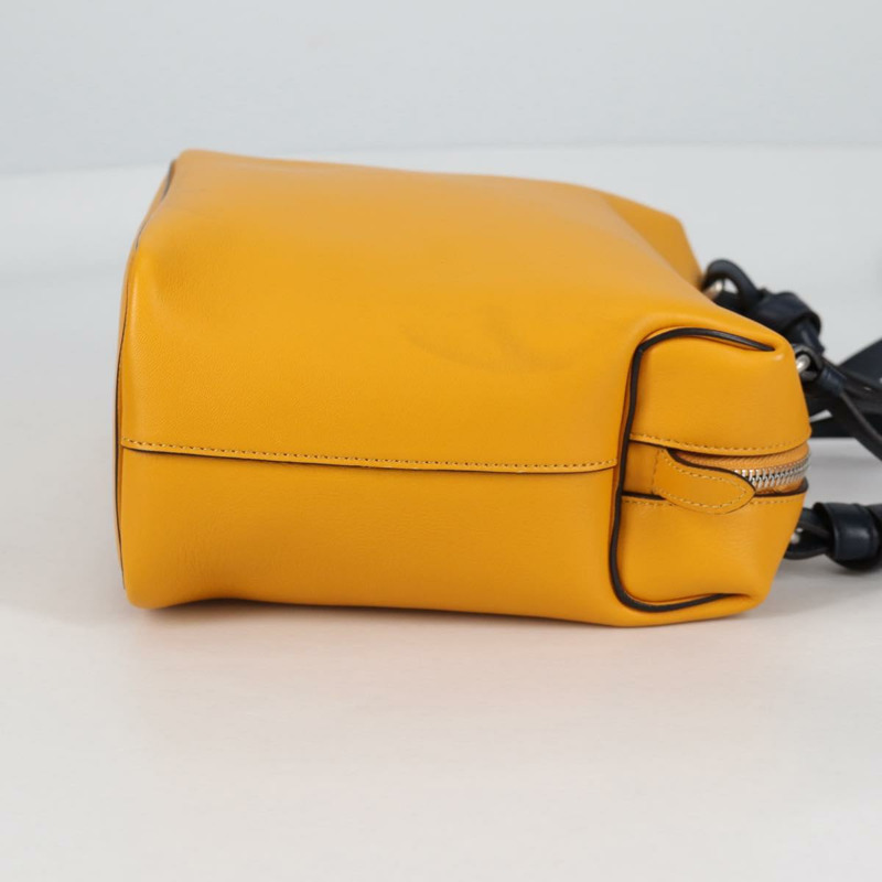 【日本直送】CELINE Soft Cube 單肩包 皮革 2 使用 黃銀 正品 BA5024M-3