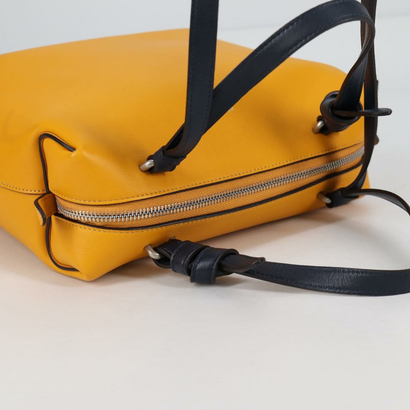 【日本直送】CELINE Soft Cube 單肩包 皮革 2 使用 黃銀 正品 BA5024M-6