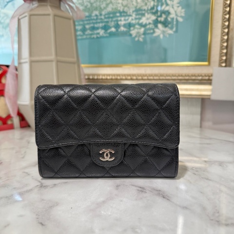 Chanel 黑荔枝牛皮菱格紋銀釦下蓋6卡中夾AP0234