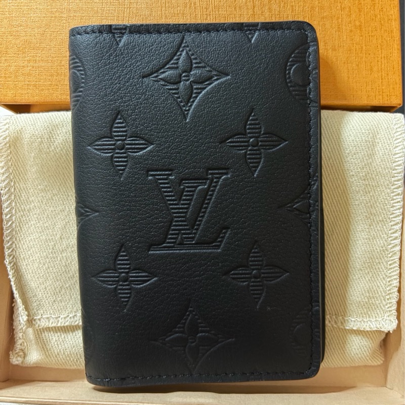 LV 路易威登 近全新 黑色 壓紋 名片夾 卡夾-2