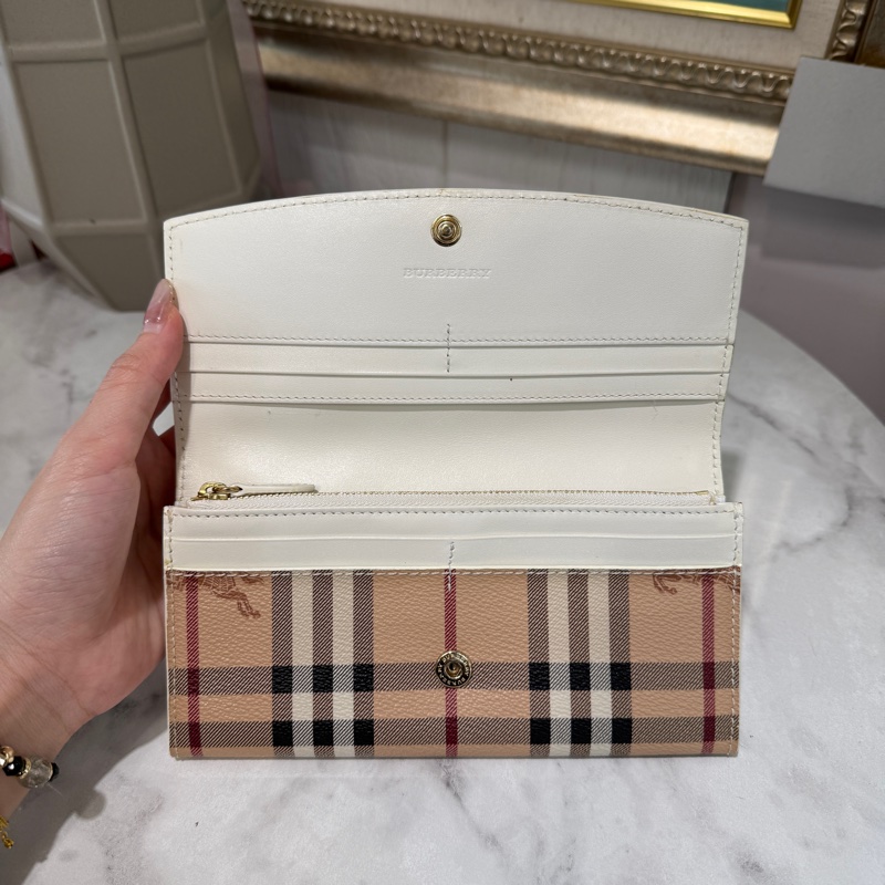 Burberry 經典咖格紋PVC拚白牛皮金釦下蓋8卡長夾-2