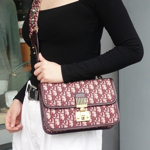 💞💞Dior 復古風格紅老花 #郵差包 斜背包