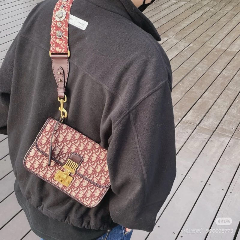 💞💞Dior 復古風格紅老花 #郵差包 斜背包-1