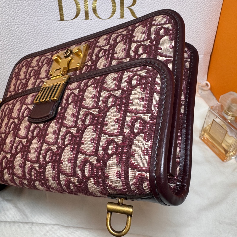💞💞Dior 復古風格紅老花 #郵差包 斜背包-18