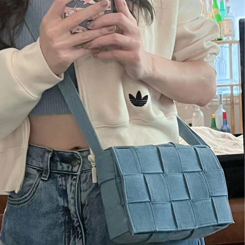 BV #經典編織時尚 #15格斜背包 #牛仔包-1