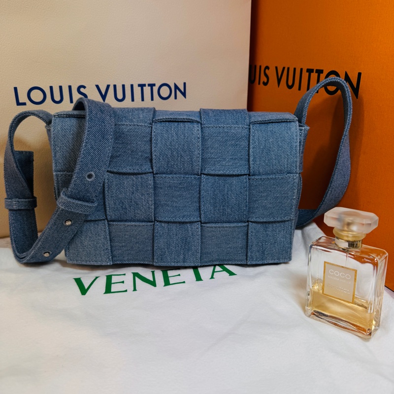 BV #經典編織時尚 #15格斜背包 #牛仔包-6