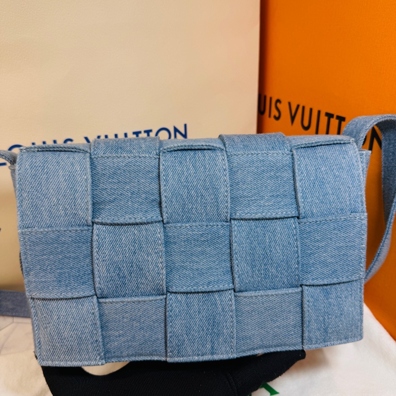 BV #經典編織時尚 #15格斜背包 #牛仔包-9