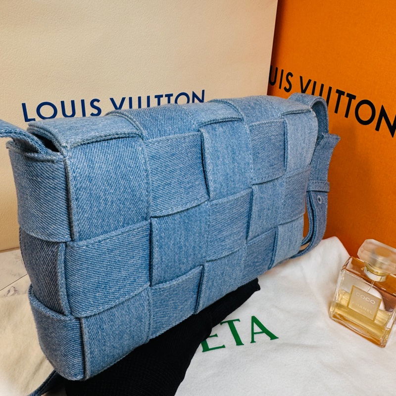 BV #經典編織時尚 #15格斜背包 #牛仔包-13