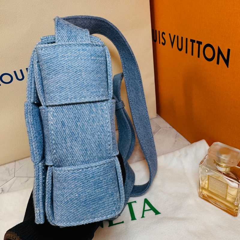 BV #經典編織時尚 #15格斜背包 #牛仔包-16