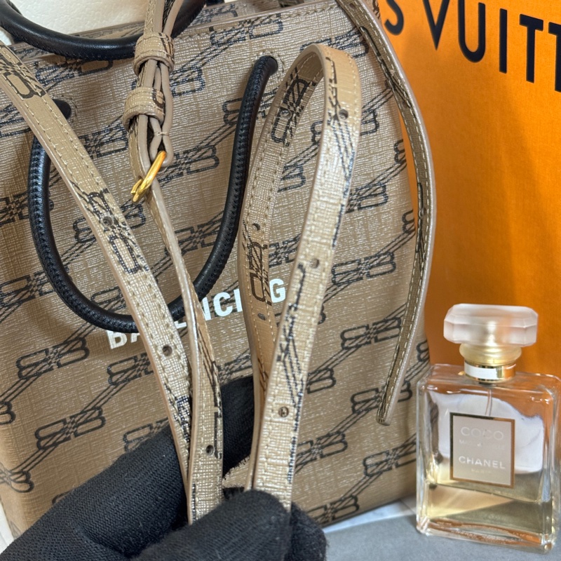 🎁 Balenciaga 琴譜包 #背帶款-32