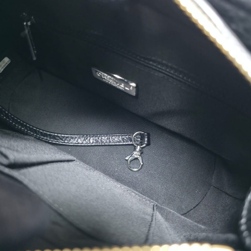 Chanel 黑色Gabrielle Small Hobo Bag with Handle-16