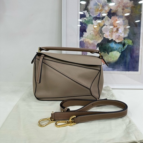 loewe 羅意威puzzle 小號 底長24 熱門款沙色