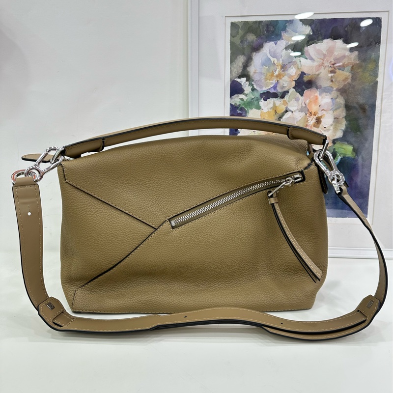 LOEWE 羅意威 Puzzle 幾何包 大號大象灰沙色 壓花LOGO 牛皮-2