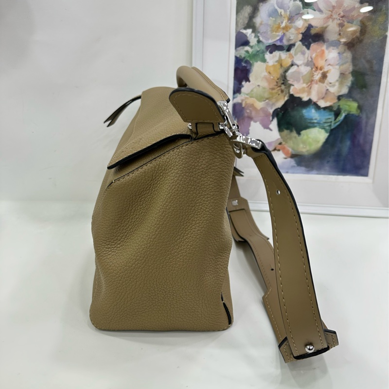 LOEWE 羅意威 Puzzle 幾何包 大號大象灰沙色 壓花LOGO 牛皮-4