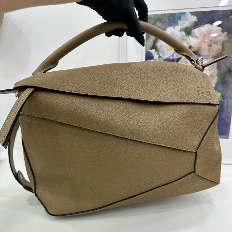 LOEWE 羅意威 Puzzle 幾何包 大號大象灰沙色 壓花LOGO 牛皮-5