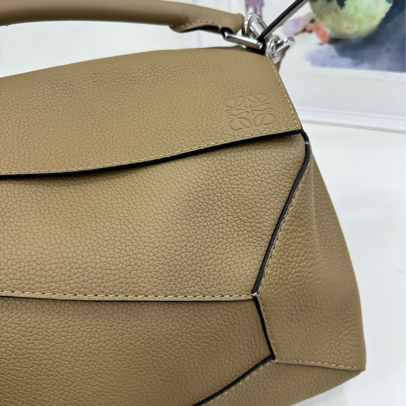 LOEWE 羅意威 Puzzle 幾何包 大號大象灰沙色 壓花LOGO 牛皮-6