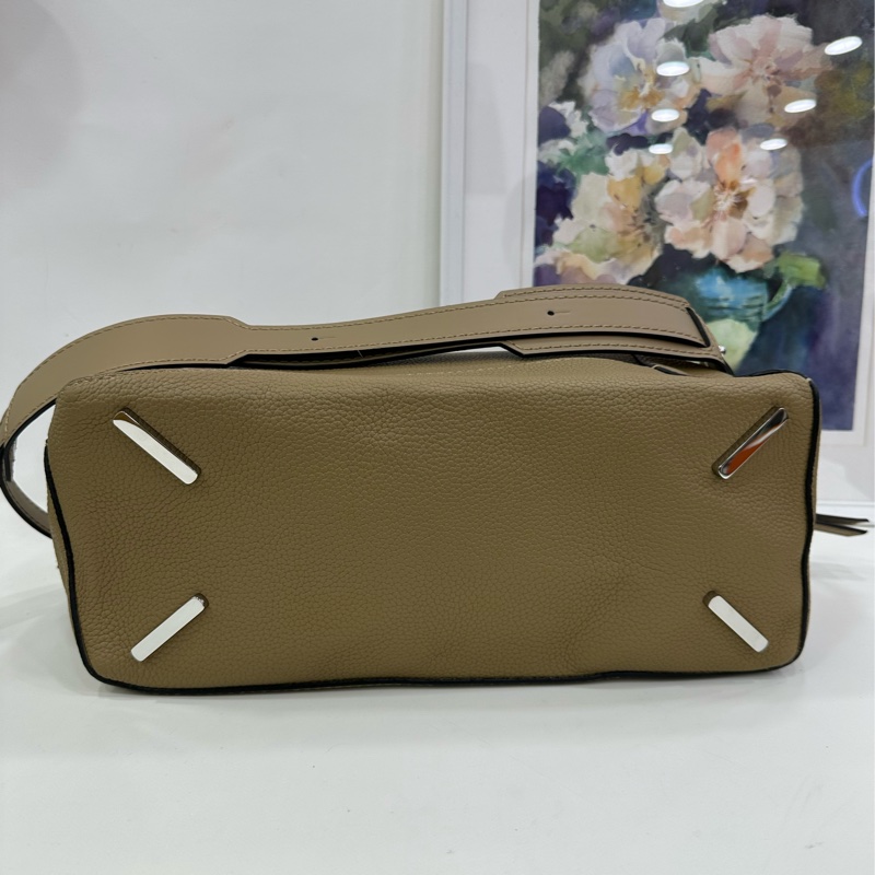 LOEWE 羅意威 Puzzle 幾何包 大號大象灰沙色 壓花LOGO 牛皮-7