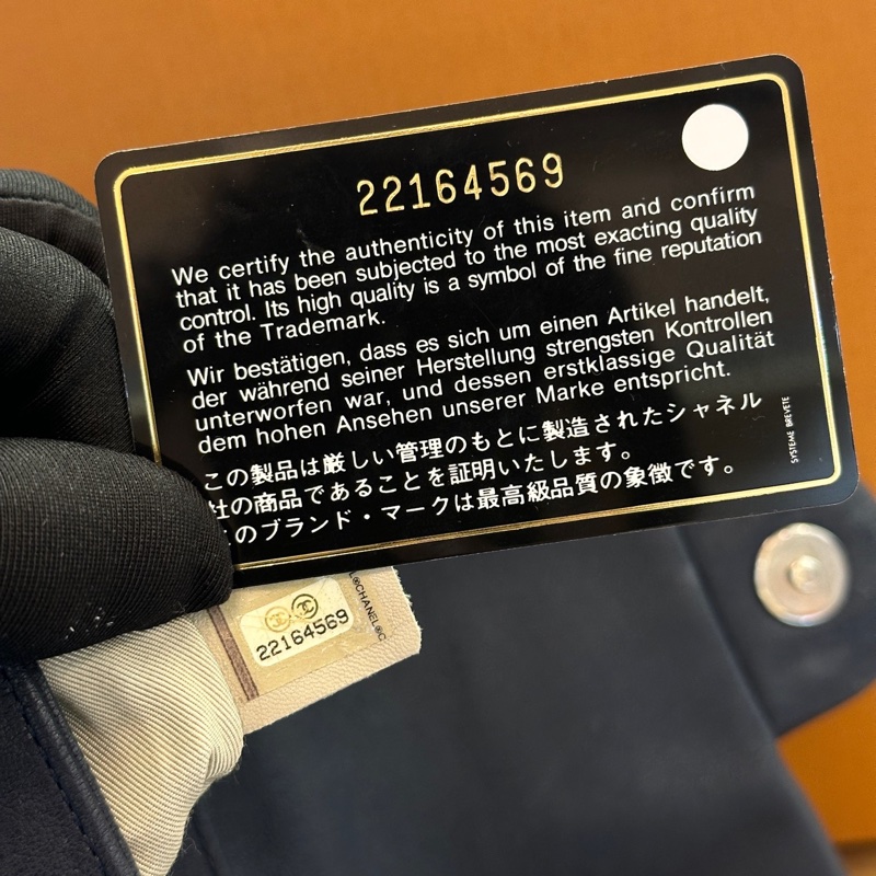 Chanel 銀扣滾邊褶皺雲朵包 22開 部分膜在 小號尺寸約21-13-4 深藍色接近黑色-7