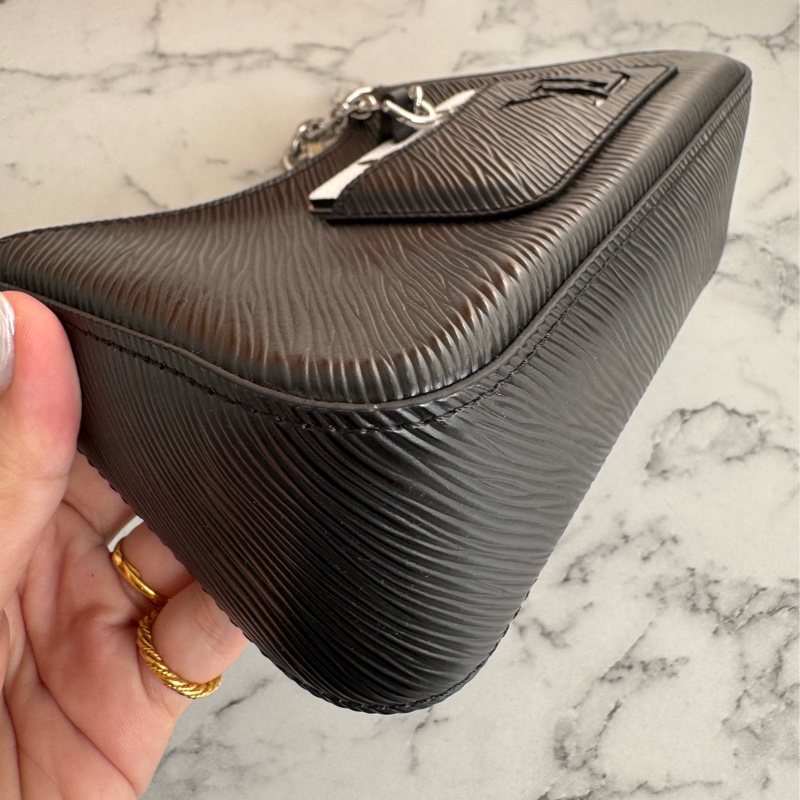 LV M20998黑EPI二合一小斜背-6