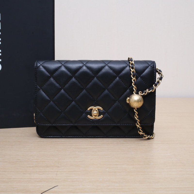 CHANEL CFWOC19黑色羊皮晶片開金扣金球調節扣肩帶肩背包-0