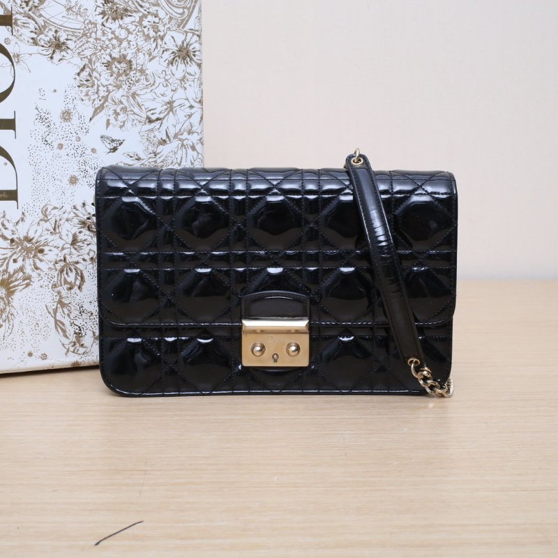 DIOR MissDior小號21黑色漆皮金扣2014肩背包-0