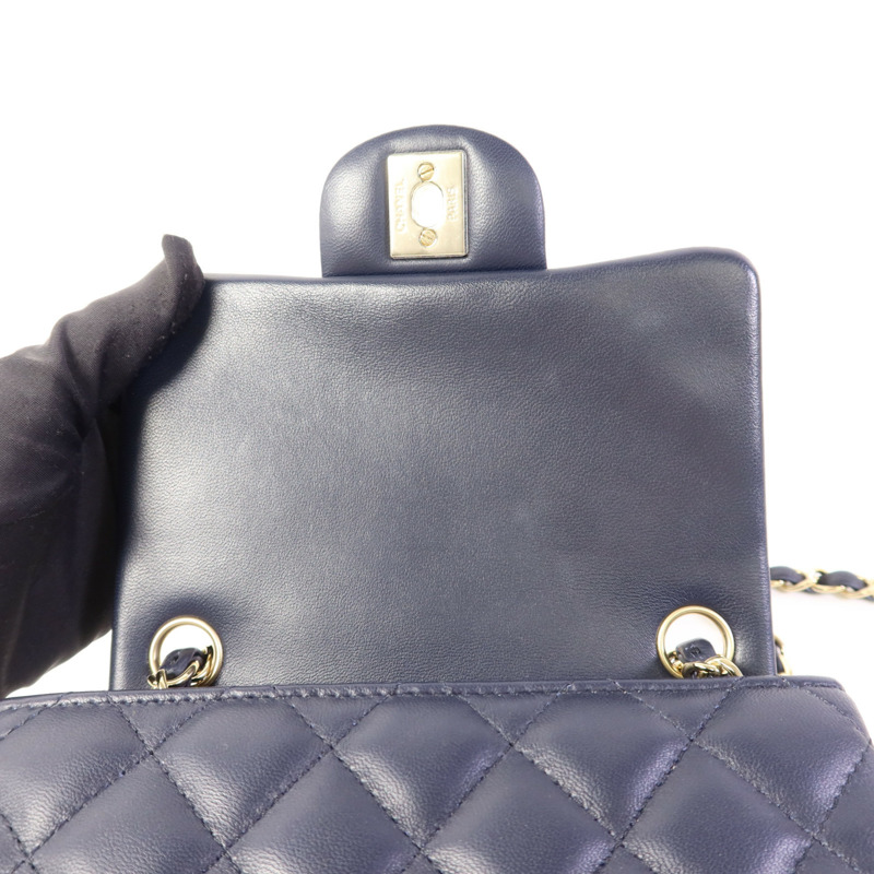 CHANEL 羊皮皮革Mini Classic 17金扣肩背袋-6