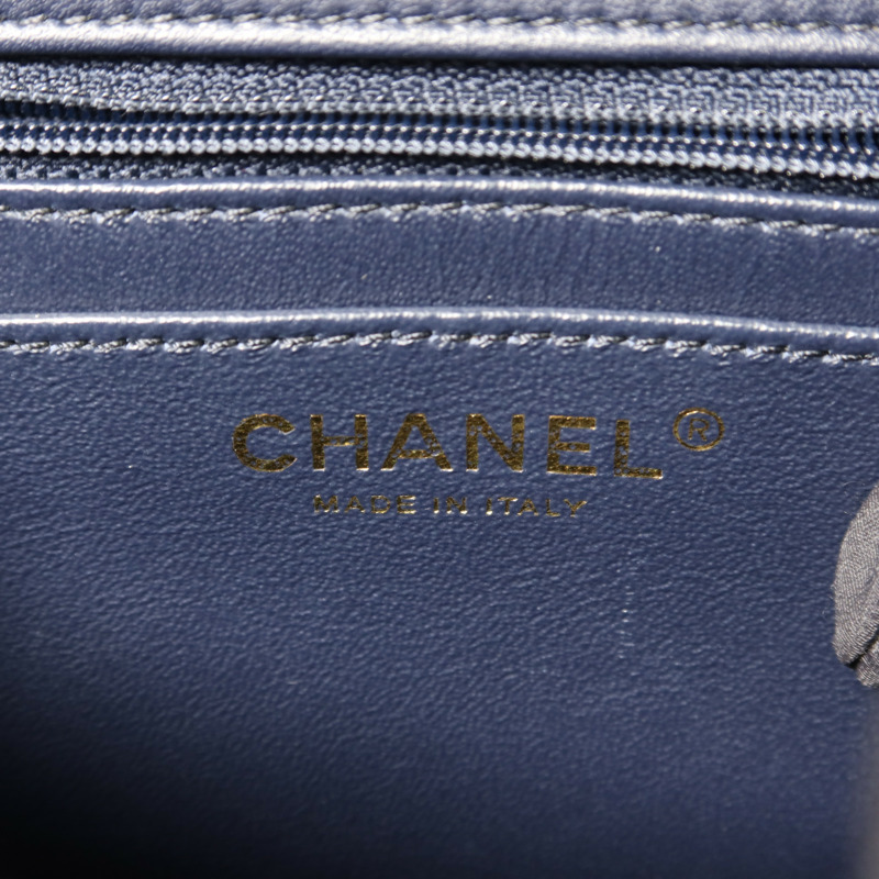 CHANEL 羊皮皮革Mini Classic 17金扣肩背袋-7