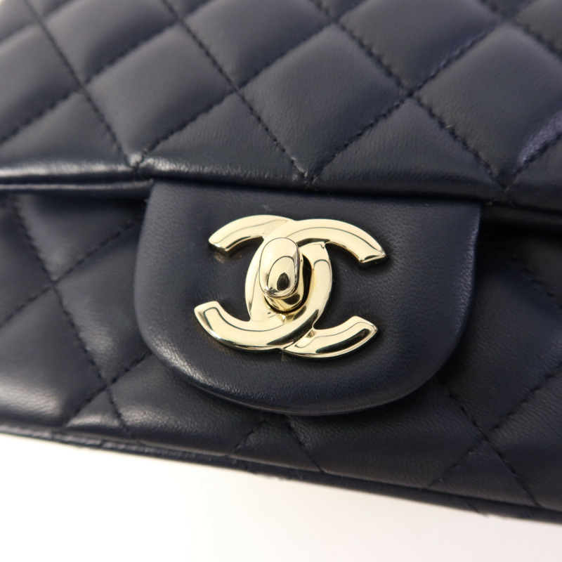 CHANEL 羊皮皮革Mini Classic 17金扣肩背袋-10