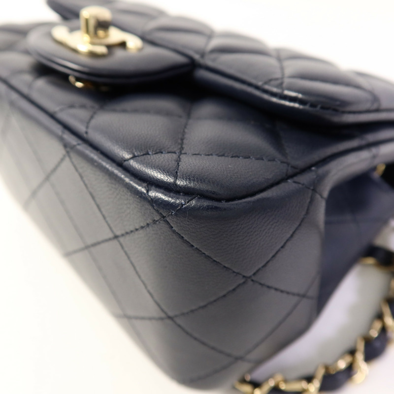 CHANEL 羊皮皮革Mini Classic 17金扣肩背袋-11