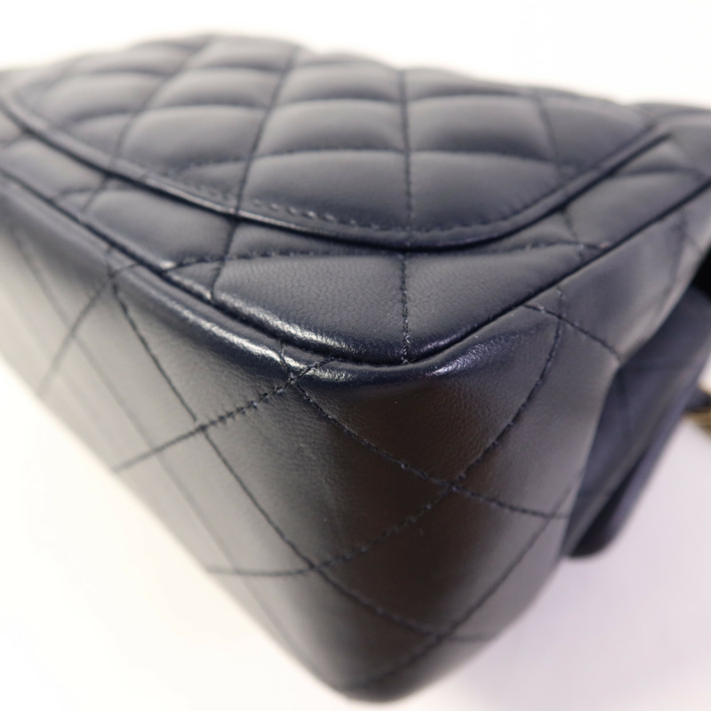 CHANEL 羊皮皮革Mini Classic 17金扣肩背袋-13