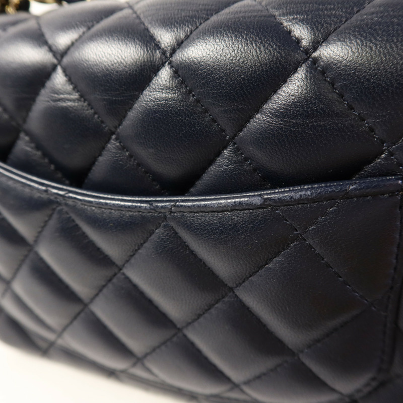 CHANEL 羊皮皮革Mini Classic 17金扣肩背袋-15
