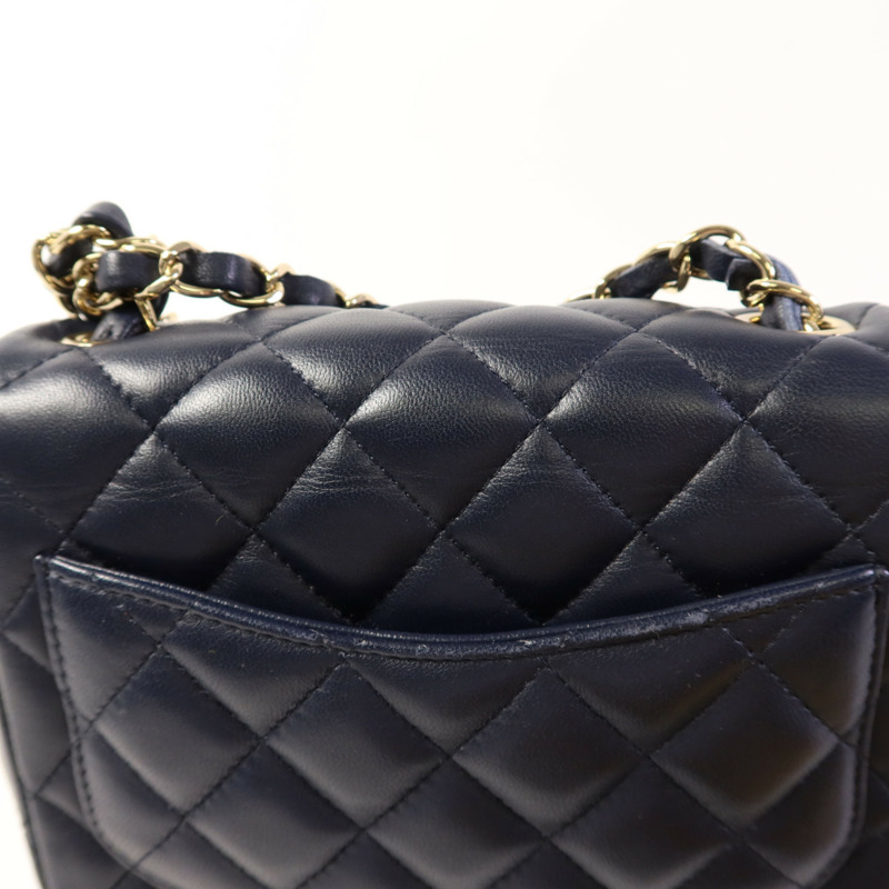 CHANEL 羊皮皮革Mini Classic 17金扣肩背袋-16