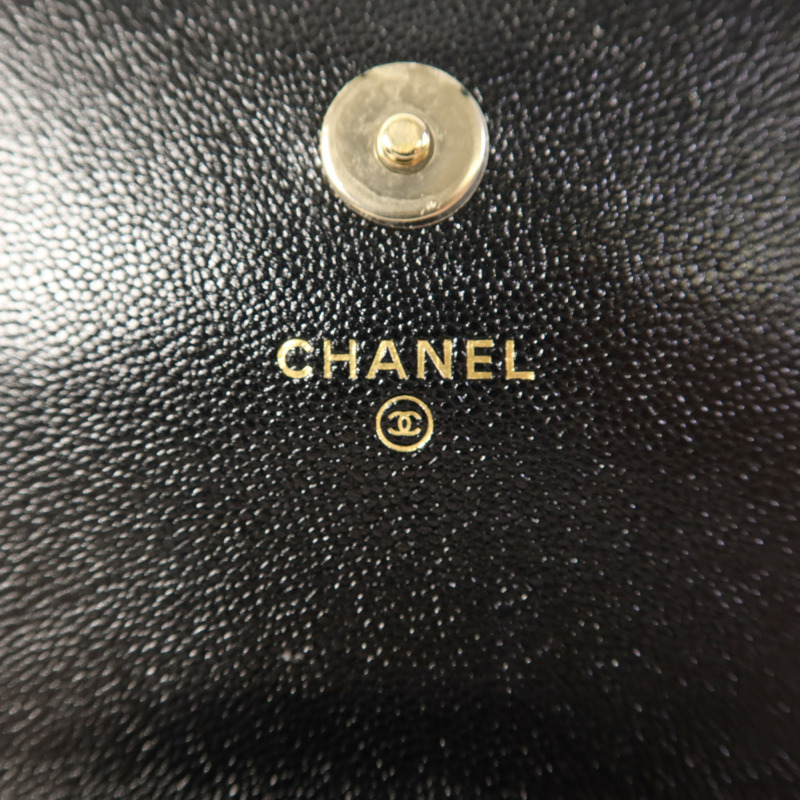CHANEL 牛皮皮革Phone and Airpods Case金扣手機袋-6