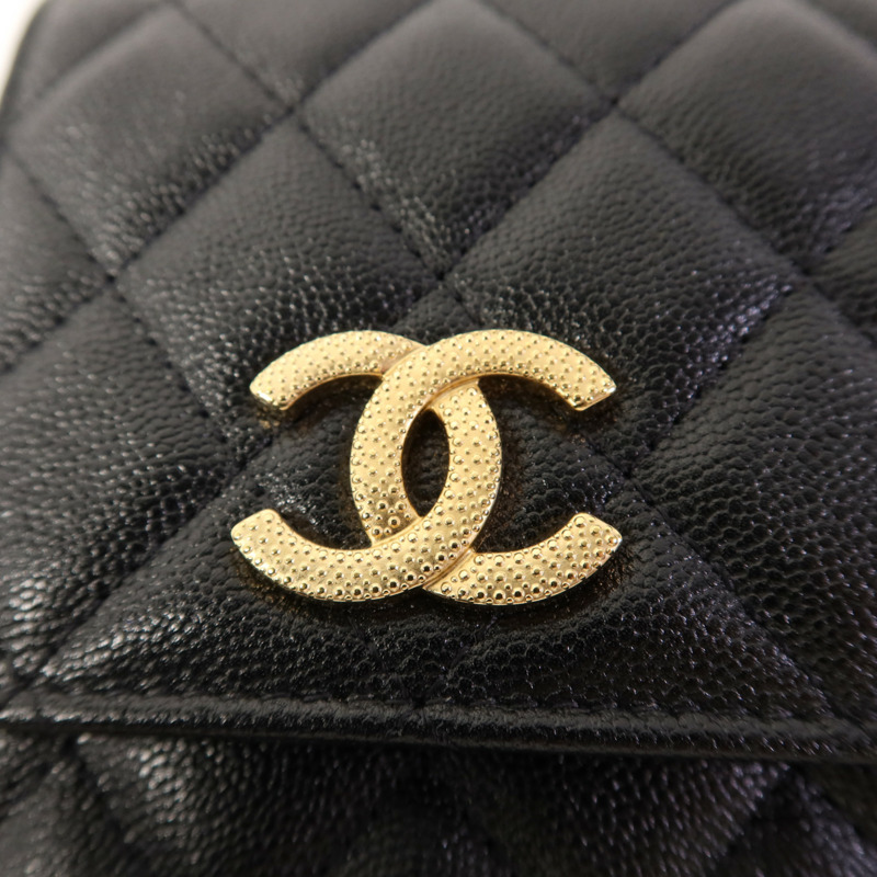 CHANEL 牛皮皮革Phone and Airpods Case金扣手機袋-9