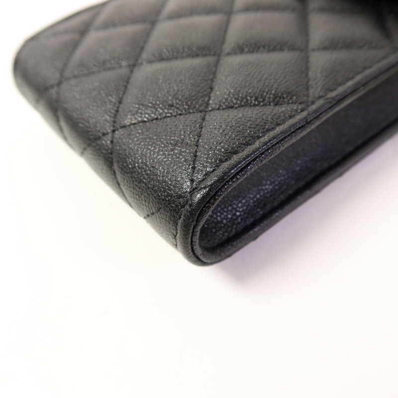 CHANEL 牛皮皮革Phone and Airpods Case金扣手機袋-13