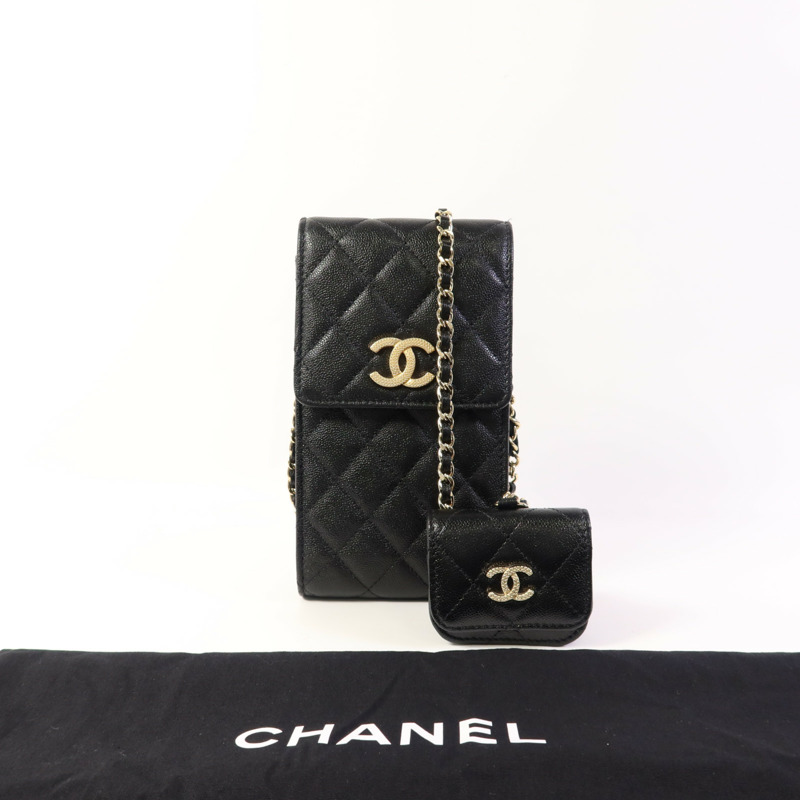 CHANEL 牛皮皮革Phone and Airpods Case金扣手機袋-18
