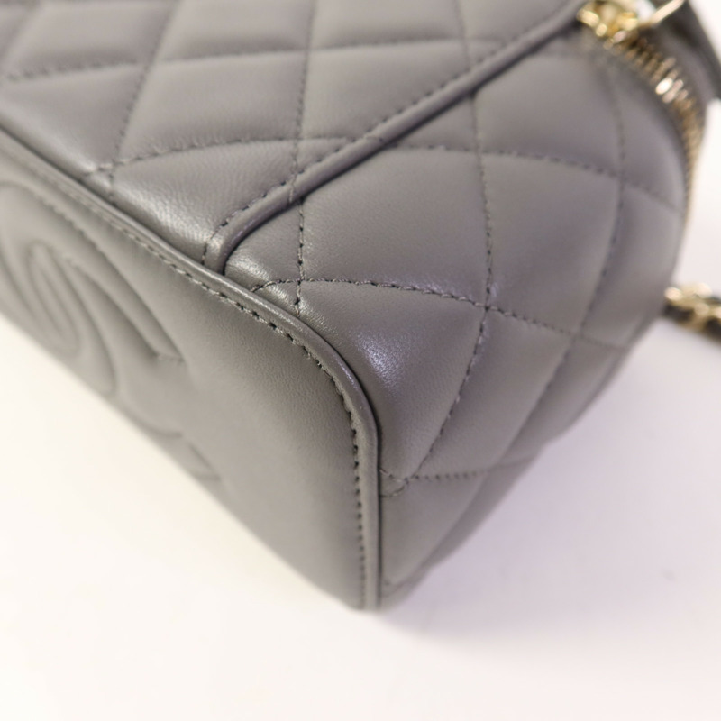 CHANEL 羊皮皮革Vanity Case金扣手挽肩背兩用袋-11