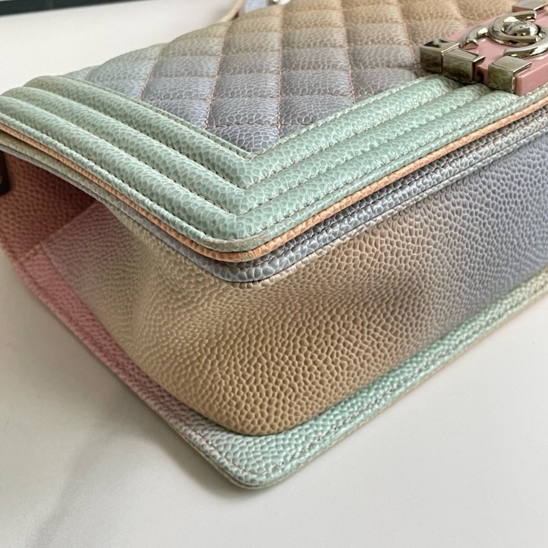 Chanel 彩虹🌈leboy 中號 肩背包斜背包 淡淡的馬卡龍混色包身 荔枝紋牛皮 材質耐磨-4
