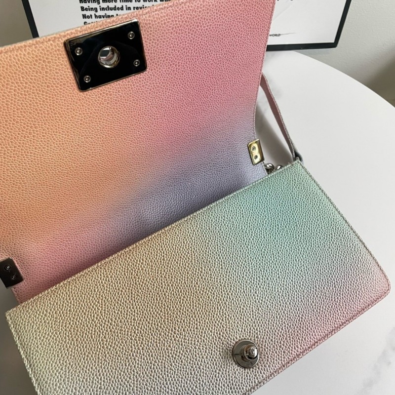 Chanel 彩虹🌈leboy 中號 肩背包斜背包 淡淡的馬卡龍混色包身 荔枝紋牛皮 材質耐磨-6