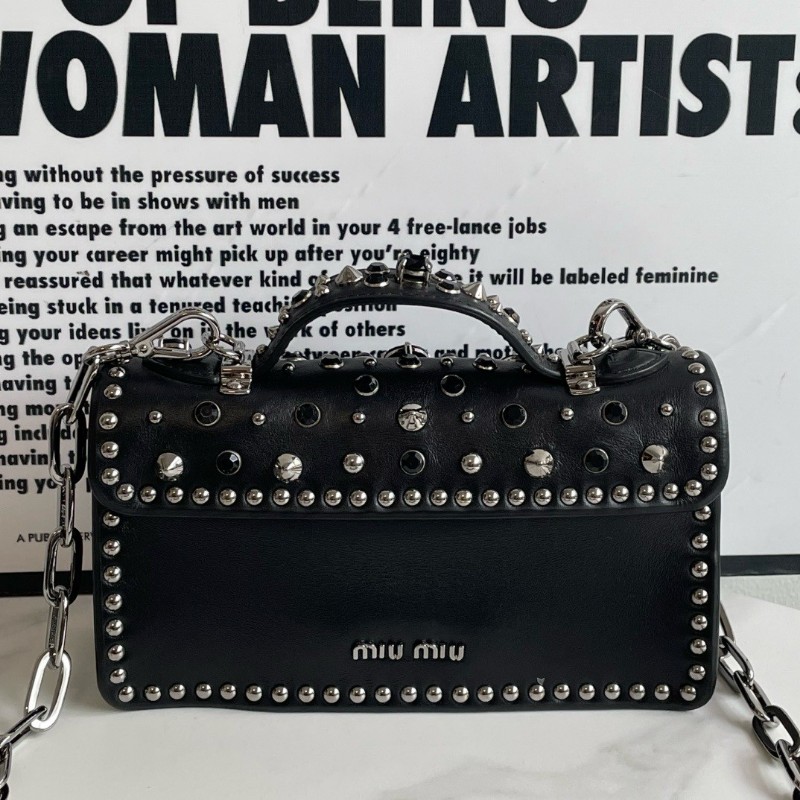 MIU MIU 🖤黑色 鉚釘 郵差包 手提包 肩背包-1