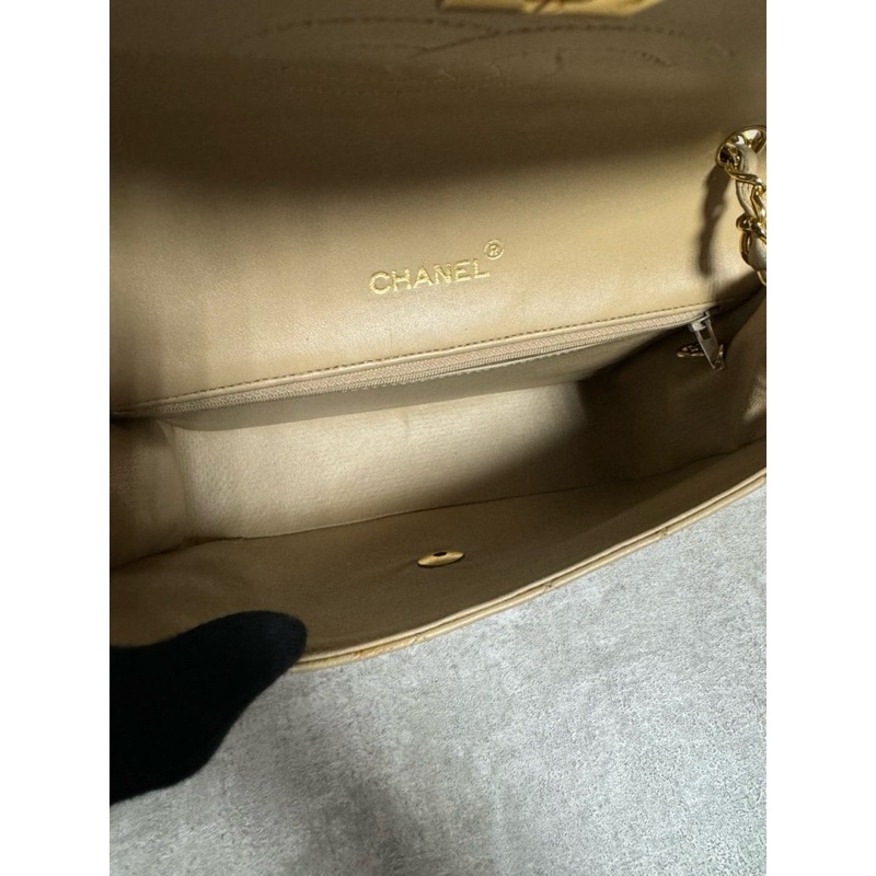 正品Chanel vintage奶茶色金釦口蓋包-11