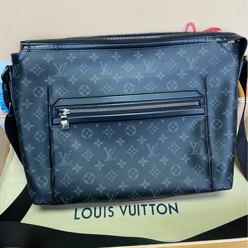 Louis Vuitton 男款 中號奧德賽 斜挎包 容量大 尺寸約39.0x 27.5x 14-0