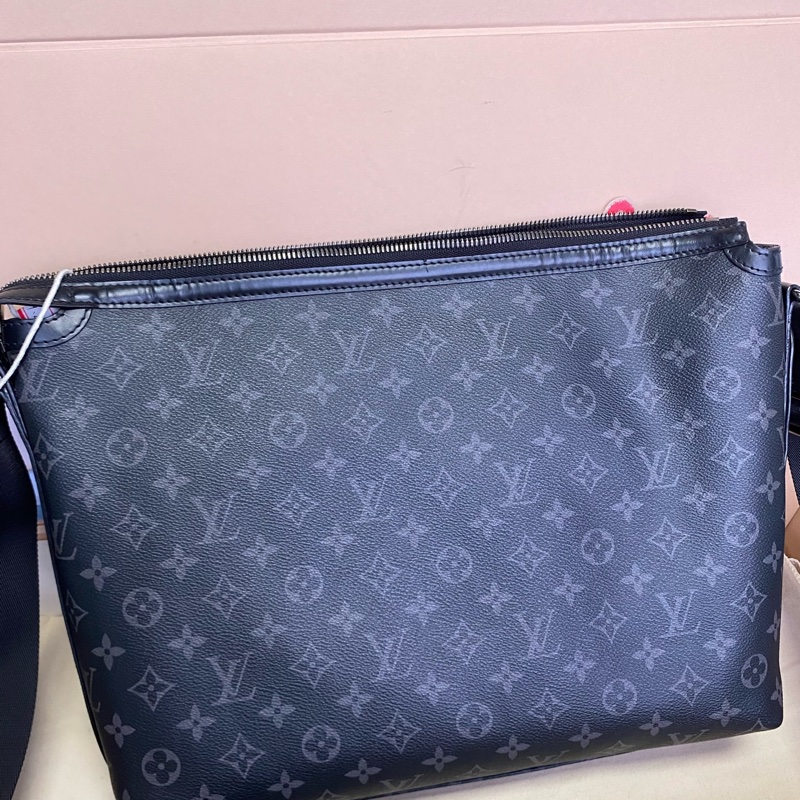 Louis Vuitton 男款 中號奧德賽 斜挎包 容量大 尺寸約39.0x 27.5x 14-2
